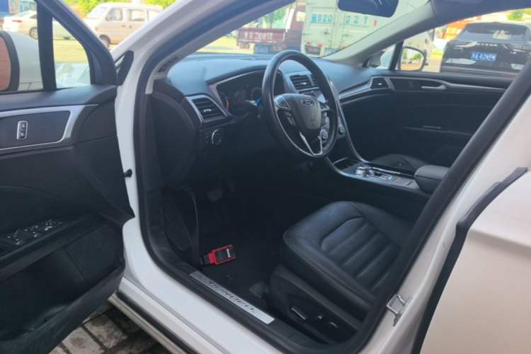 Used Ford Mondeo 2018 EcoBoost 180 Fashion Edition Driver Seat