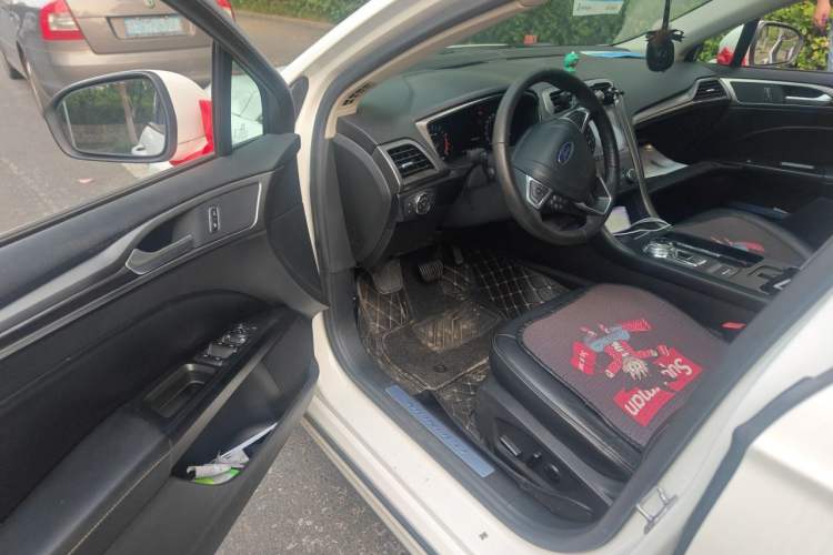 Used Ford Mondeo 2018 EcoBoost 180 Fashion Edition Driver Seat