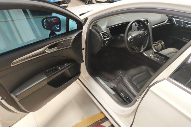 Used Ford Mondeo 2018 EcoBoost 180 Fashion Edition Driver Seat
