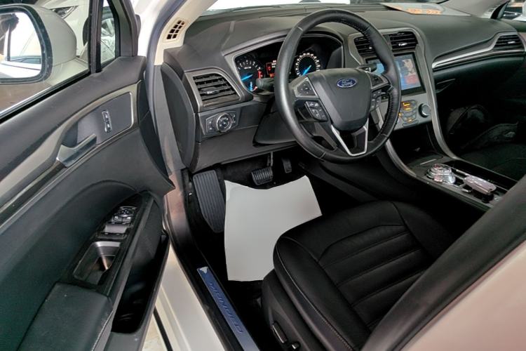 Used Ford Mondeo 2018 EcoBoost 180 Fashion Edition Driver Seat