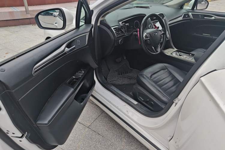 Used Ford Mondeo 2018 EcoBoost 200 Stylish Model Driver Seat