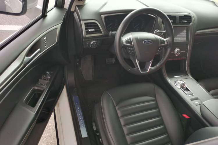 Used Ford Mondeo 2018 EcoBoost 180 Fashion Edition Driver Seat