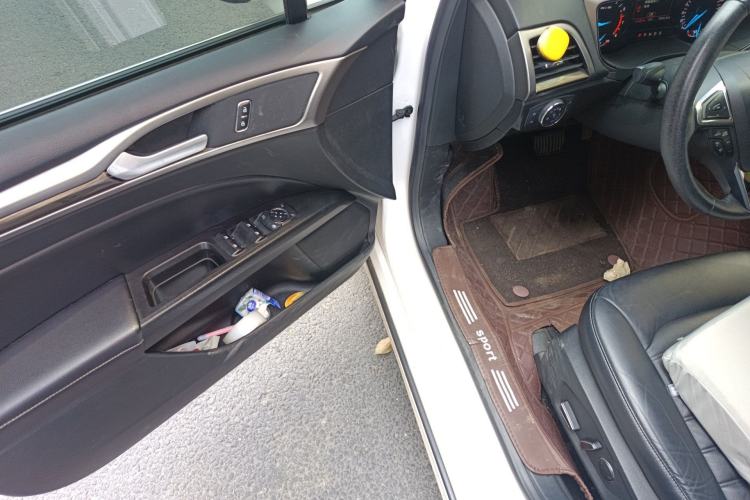 Used Ford Mondeo 2018 EcoBoost 180 Fashion Edition Driver Seat