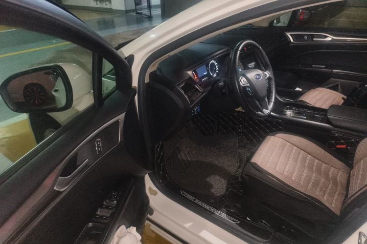 Used Ford Mondeo 2018 EcoBoost 180 Fashion Edition Driver Seat