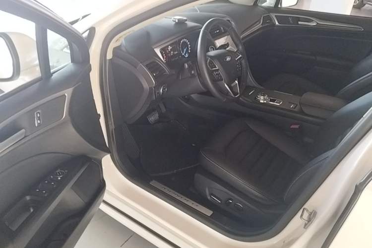Used Ford Mondeo 2018 EcoBoost 180 Smart Control Fashion Model China VI Standard Driver Seat