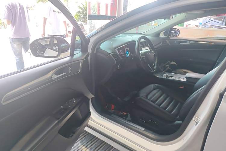 Used Ford Mondeo 2018 EcoBoost 200 Smart Control Fashion Model China VI Standard Driver Seat