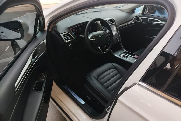 Used Ford Mondeo 2018 EcoBoost 180 Fashion Edition Driver Seat