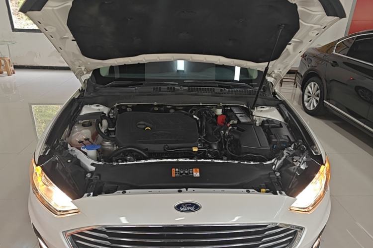 Used Ford Mondeo 2018 EcoBoost 180 Smart Control Fashion Model China V Standard Engine Bay