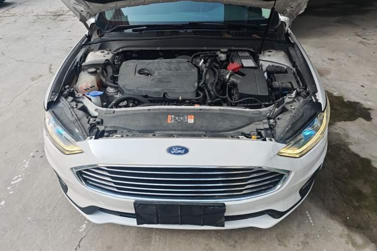 Used Ford Mondeo 2018 EcoBoost 180 Smart Control Fashion Model China VI Standard Engine Bay