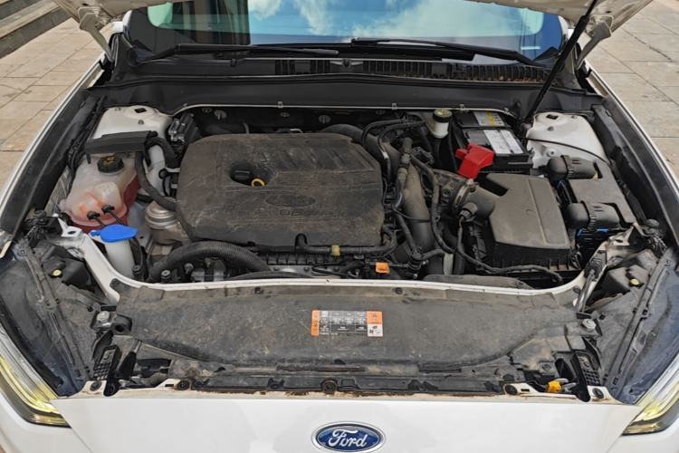 Used Ford Mondeo 2018 EcoBoost 180 Smart Control Fashion Model China VI Standard Engine Bay