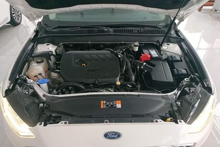 Used Ford Mondeo 2018 EcoBoost 180 Smart Control Fashion Model China V Standard Engine Bay