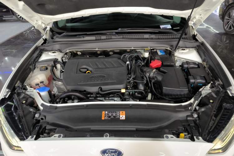 Used Ford Mondeo 2018 EcoBoost 180 Smart Control Fashion Model China V Standard Engine Bay
