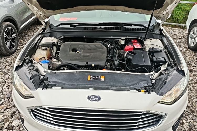 Used Ford Mondeo 2018 EcoBoost 180 Smart Control Fashion Model China VI Standard Engine Bay