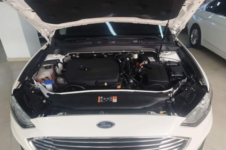 Used Ford Mondeo 2018 EcoBoost 180 Smart Control Fashion Model China VI Standard Engine Bay