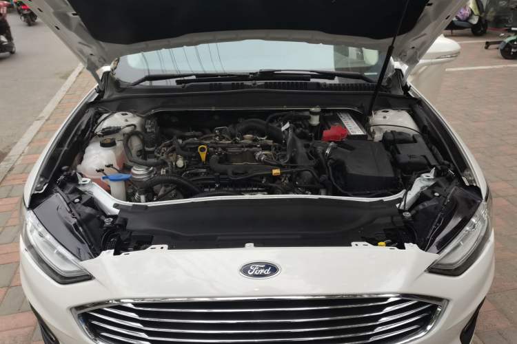 Used Ford Mondeo 2018 EcoBoost 180 Smart Control Fashion Model China V Standard Engine Bay