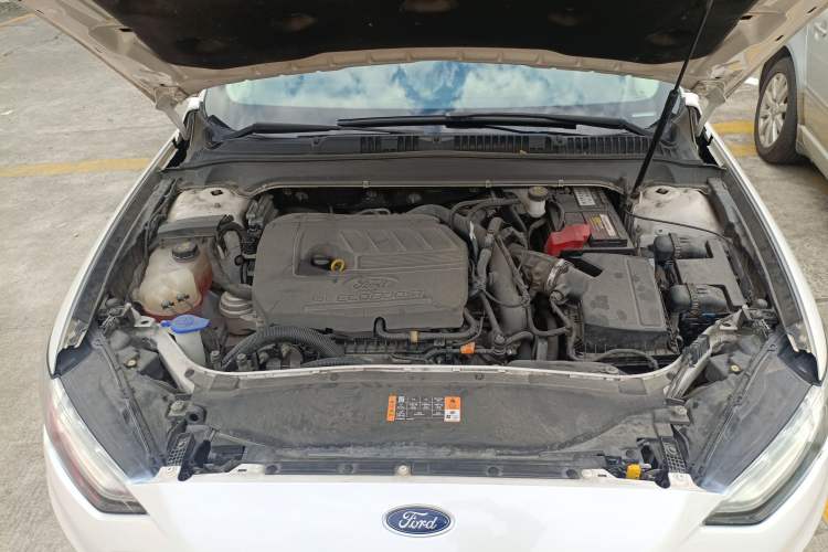 Used Ford Mondeo 2018 EcoBoost 180 Smart Control Fashion Model China VI Standard Engine Bay