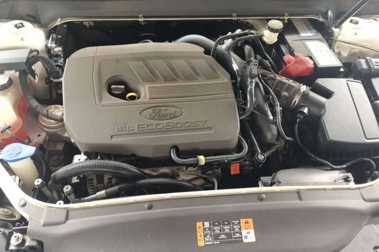 Used Ford Mondeo 2018 EcoBoost 180 Smart Control Fashion Model China VI Standard Engine Bay