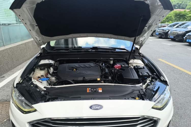 Used Ford Mondeo 2018 EcoBoost 180 Smart Control Fashion Model China V Standard Engine Bay