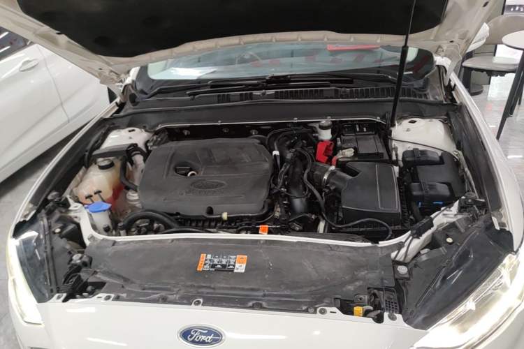 Used Ford Mondeo 2018 EcoBoost 180 Smart Control Fashion Model China VI Standard Engine Bay