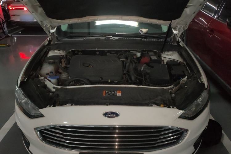 Used Ford Mondeo 2018 EcoBoost 180 Smart Control Fashion Model China VI Standard Engine Bay