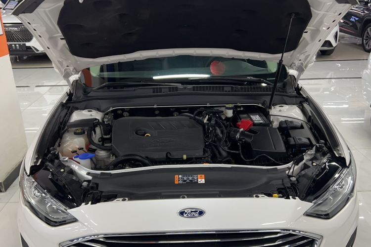 Used Ford Mondeo 2018 EcoBoost 180 Smart Control Fashion Model China VI Standard Engine Bay