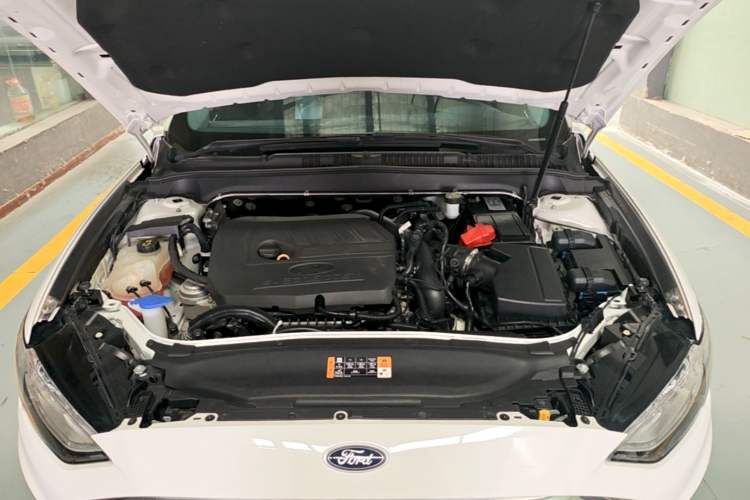 Used Ford Mondeo 2018 EcoBoost 180 Smart Control Fashion Model China VI Standard Engine Bay