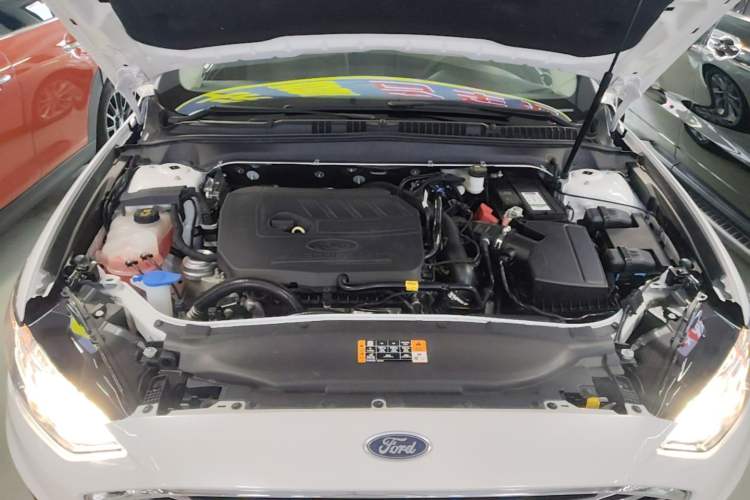 Used Ford Mondeo 2018 EcoBoost 180 Smart Control Fashion Model China V Standard Engine Bay