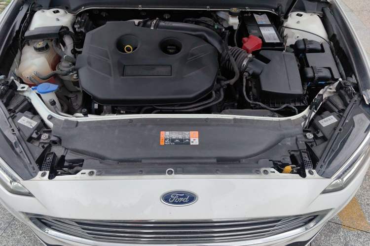 Used Ford Mondeo 2018 EcoBoost 200 Smart Control Luxury Model China VI Standard Engine Bay