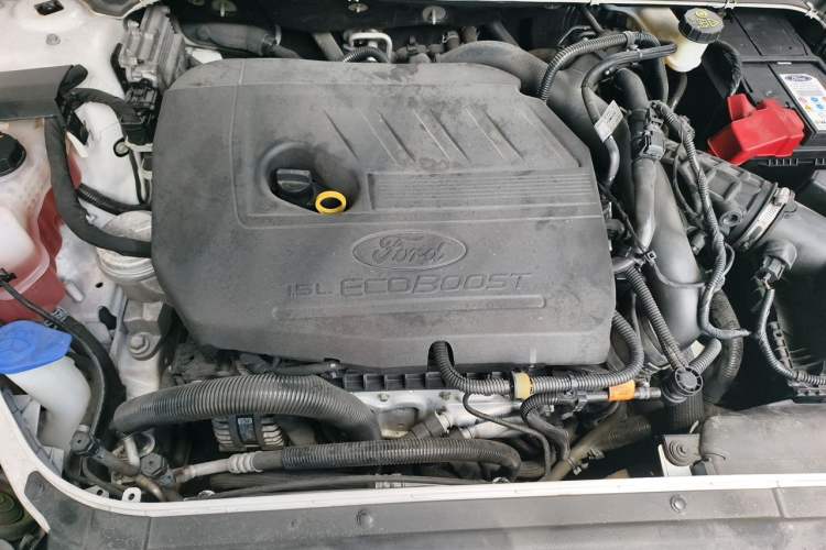 Used Ford Mondeo 2018 EcoBoost 180 Smart Control Fashion Model China VI Standard Engine Bay