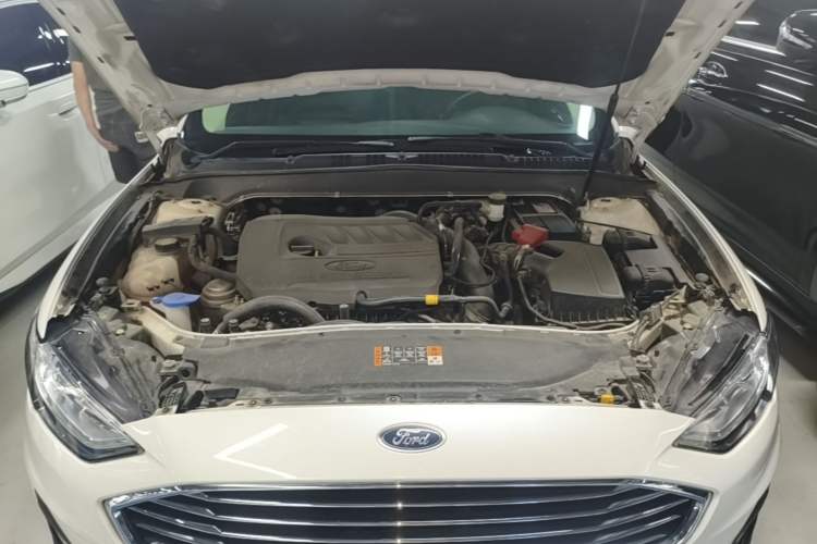 Used Ford Mondeo 2018 EcoBoost 180 Smart Control Fashion Model China V Standard Engine Bay