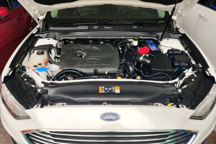 Used Ford Mondeo 2018 EcoBoost 180 Smart Control Fashion Model China VI Standard Engine Bay