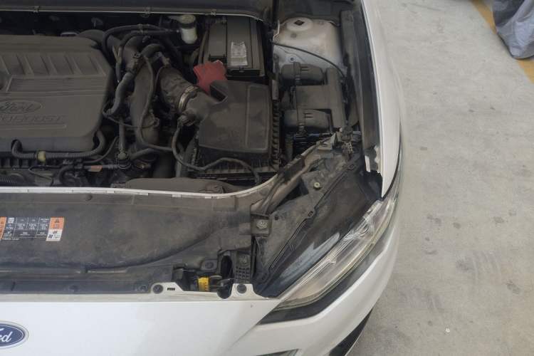 Used Ford Mondeo 2018 EcoBoost 180 Smart Control Fashion Model China VI Standard Engine Bay Left