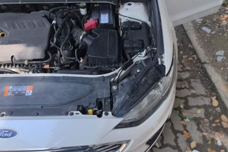 Used Ford Mondeo 2018 EcoBoost 180 Smart Control Fashion Model China VI Standard Engine Bay Left