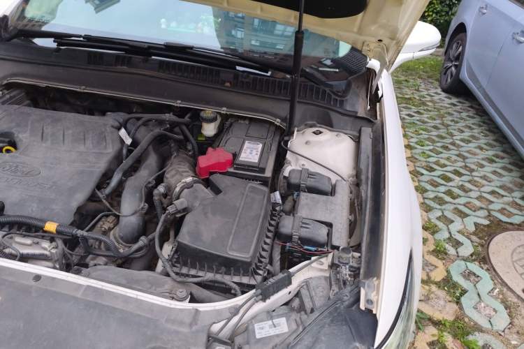 Used Ford Mondeo 2018 EcoBoost 180 Luxury Model Engine Bay Left