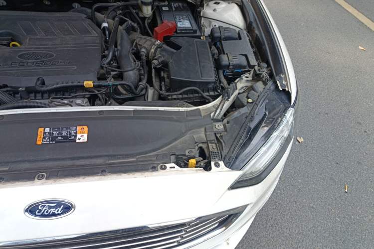 Used Ford Mondeo 2018 EcoBoost 180 Fashion Edition Engine Bay Left