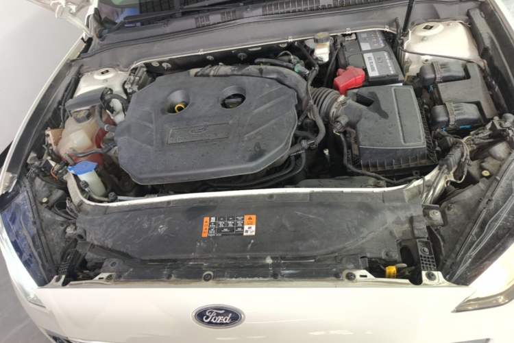 Used Ford Mondeo 2018 EcoBoost 200 Smart Control Fashion Model China VI Standard Engine Bay