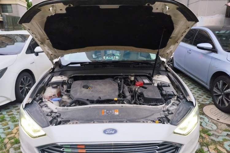 Used Ford Mondeo 2018 EcoBoost 180 Luxury Model Engine Bay