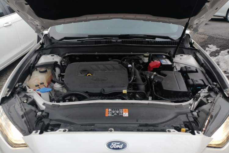 Used Ford Mondeo 2018 EcoBoost 180 Smart Control Fashion Model China V Standard Engine Bay