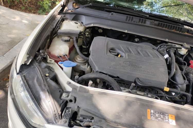 Used Ford Mondeo 2018 EcoBoost 180 Fashion Edition Engine Bay Right
