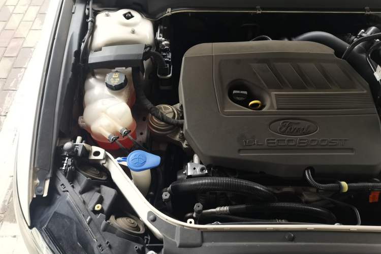 Used Ford Mondeo 2018 EcoBoost 180 Smart Control Fashion Model China VI Standard Engine Bay Right