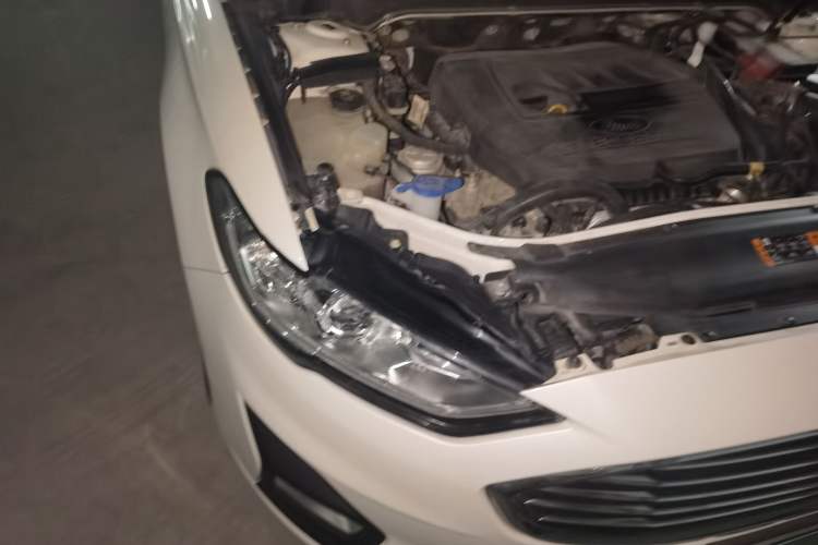 Used Ford Mondeo 2018 EcoBoost 180 Smart Control Fashion Model China V Standard Engine Bay Right