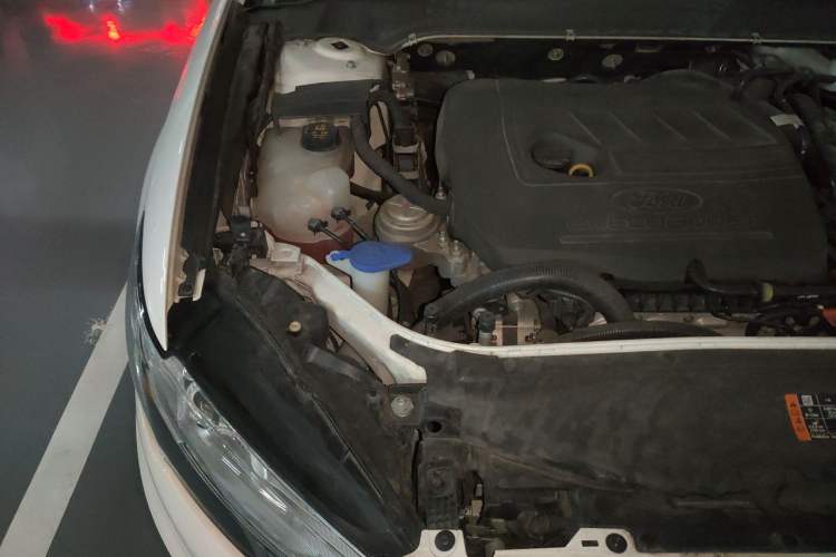 Used Ford Mondeo 2018 EcoBoost 180 Smart Control Fashion Model China VI Standard Engine Bay Right