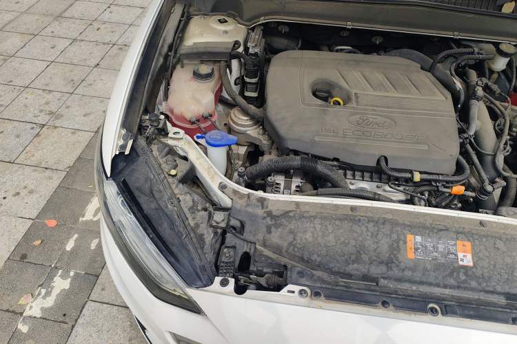 Used Ford Mondeo 2018 EcoBoost 180 Smart Control Fashion Model China VI Standard Engine Bay Right