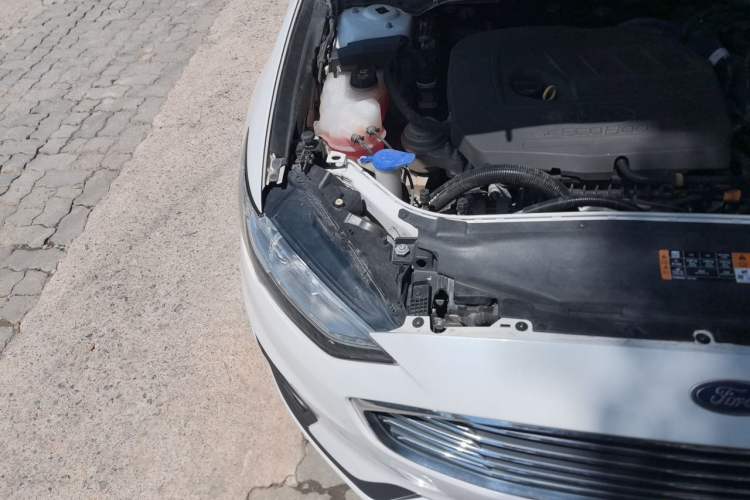 Used Ford Mondeo 2018 EcoBoost 180 Smart Control Fashion Model China VI Standard Engine Bay Right