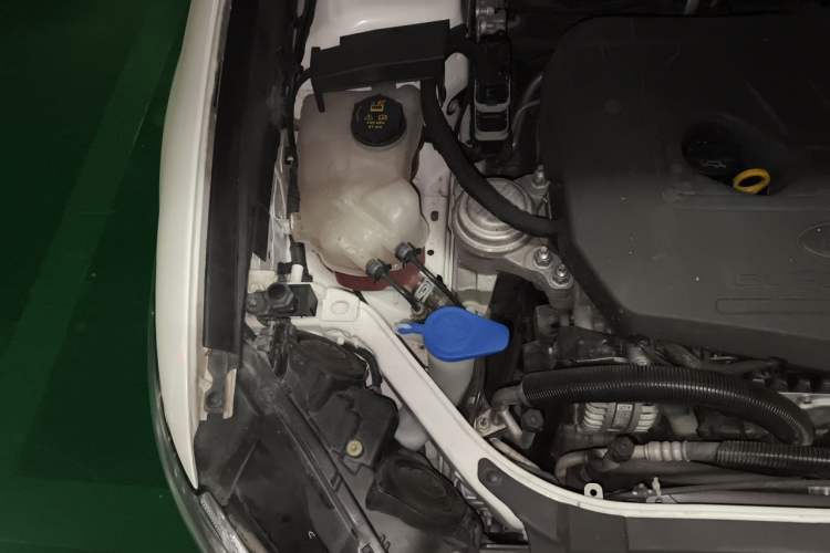 Used Ford Mondeo 2018 EcoBoost 180 Smart Control Fashion Model China V Standard Engine Bay Right