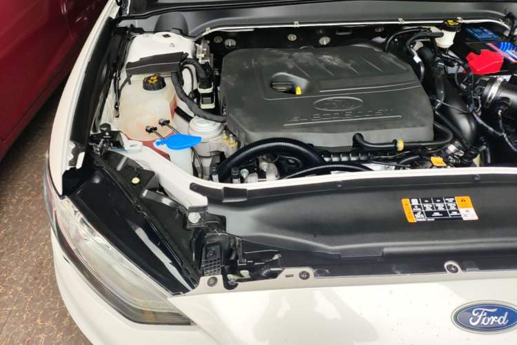 Used Ford Mondeo 2018 EcoBoost 180 Smart Control Fashion Model China VI Standard Engine Bay Right