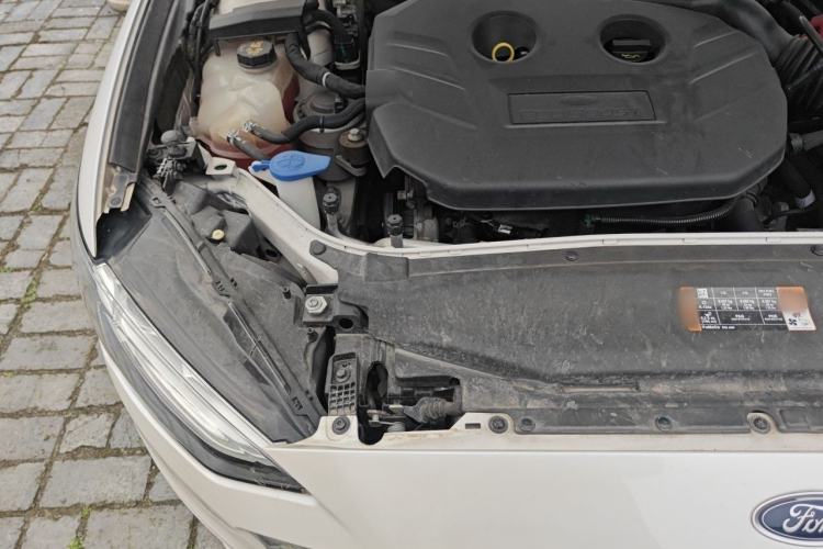 Used Ford Mondeo 2018 EcoBoost 200 Stylish Model Engine Bay Right