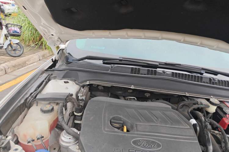 Used Ford Mondeo 2018 EcoBoost 180 Smart Control Fashion Model China V Standard Engine Bay Right