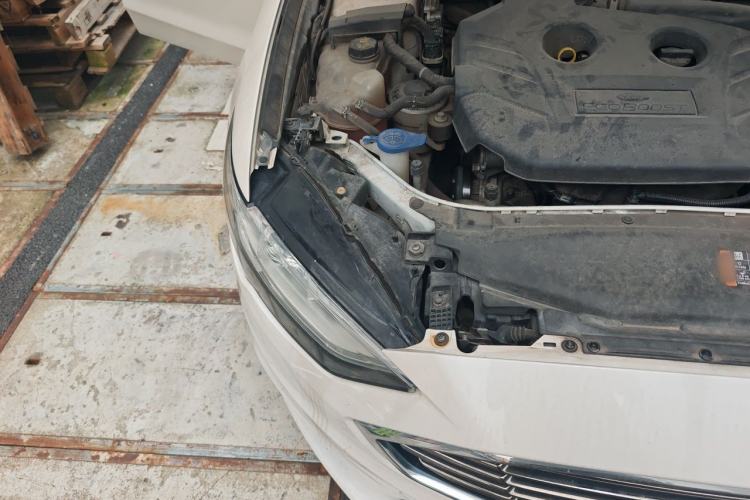 Used Ford Mondeo 2018 EcoBoost 200 Stylish Model Engine Bay Right