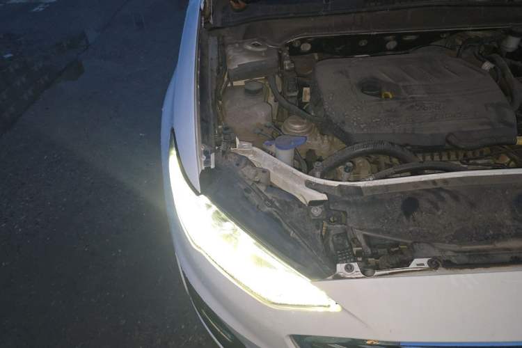Used Ford Mondeo 2018 EcoBoost 180 Smart Control Fashion Model China V Standard Engine Bay Right